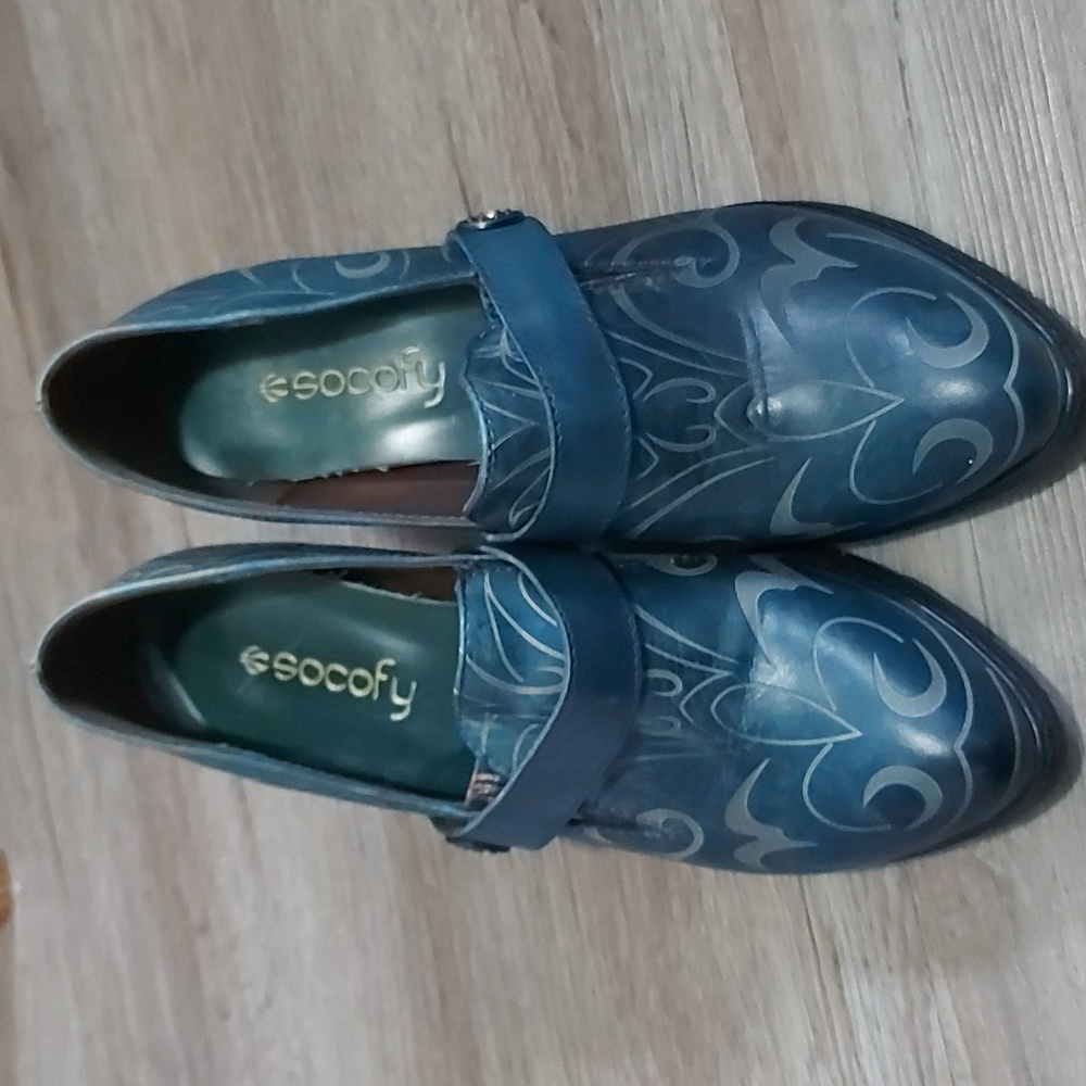 Socofy shoes,teal with grey swirl paytern . Velcro closing.